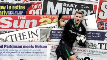 Santiago Giménez celebrando y periódicos ingleses/ Foto Diario Público.