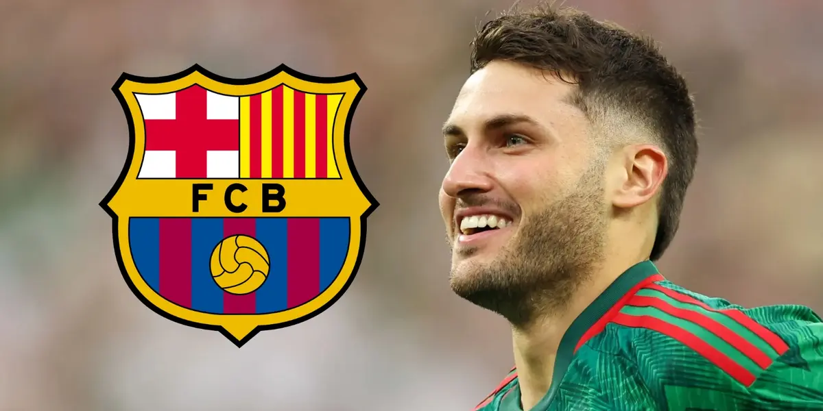 Santiago Giménez junto al escudo del Barcelona / FOTO CQ