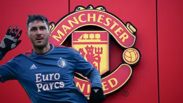 Santiago Giménez junto al escudo del Manchester United / FOTO FÚTBOL TOTAL