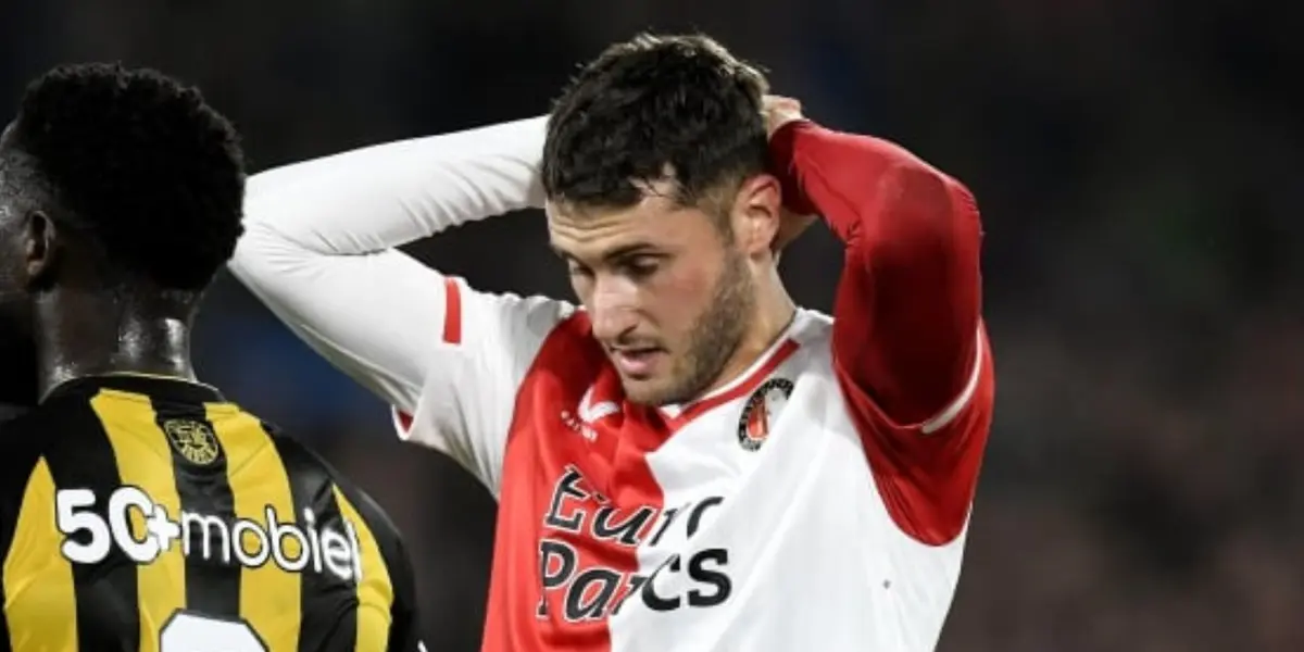 Santiago Giménez vive una de las peores noches en su carrera desde que llegó al Feyenoord.