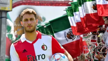 Santiago Giménez y banderas de México/ Foto Noticieros Televisa.