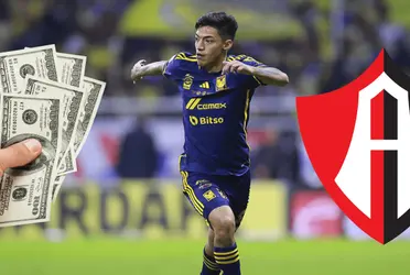 Se va el futbolista de Tigres tras su expulsión.