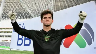 Sebastián Jurado y logo de Liga MX/ Foto Fútbol Total.