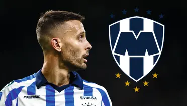 Sergio Canales junto al escudo de Rayados / FOTO REVISTA LIBERO