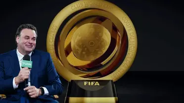 Trofeo del Mundial de Clubes, foto de FIFA, con Faitelson al frente