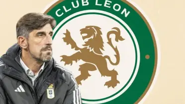 Veljko Paunovic junto al escudo del Léon / FOTO LA VOZ DE ASTURIAS