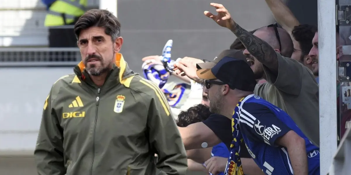 Veljko Paunovic y afición gritando/ Foto Real Oviedo.
