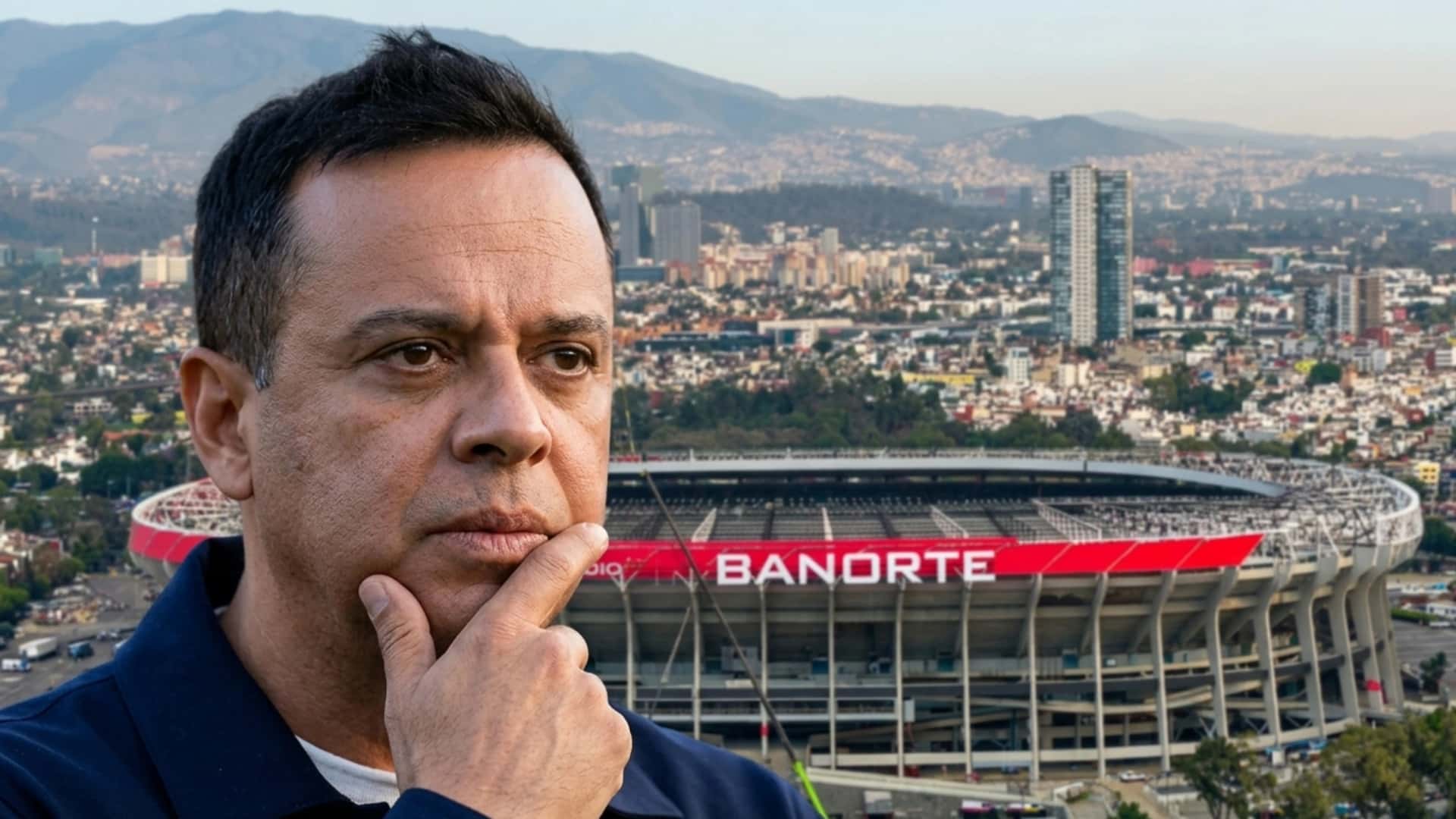 Víctor Velázquez y de fondo el Estadio Banorte
