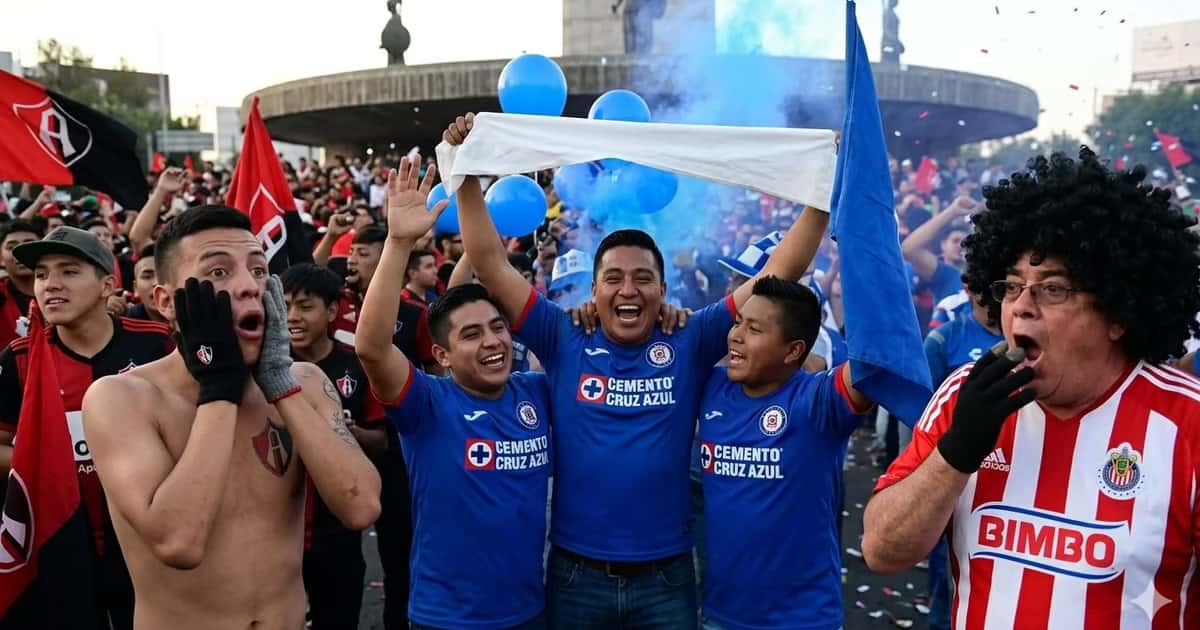 La Minerva fue tomada por miles de aficionados del Cruz Azul