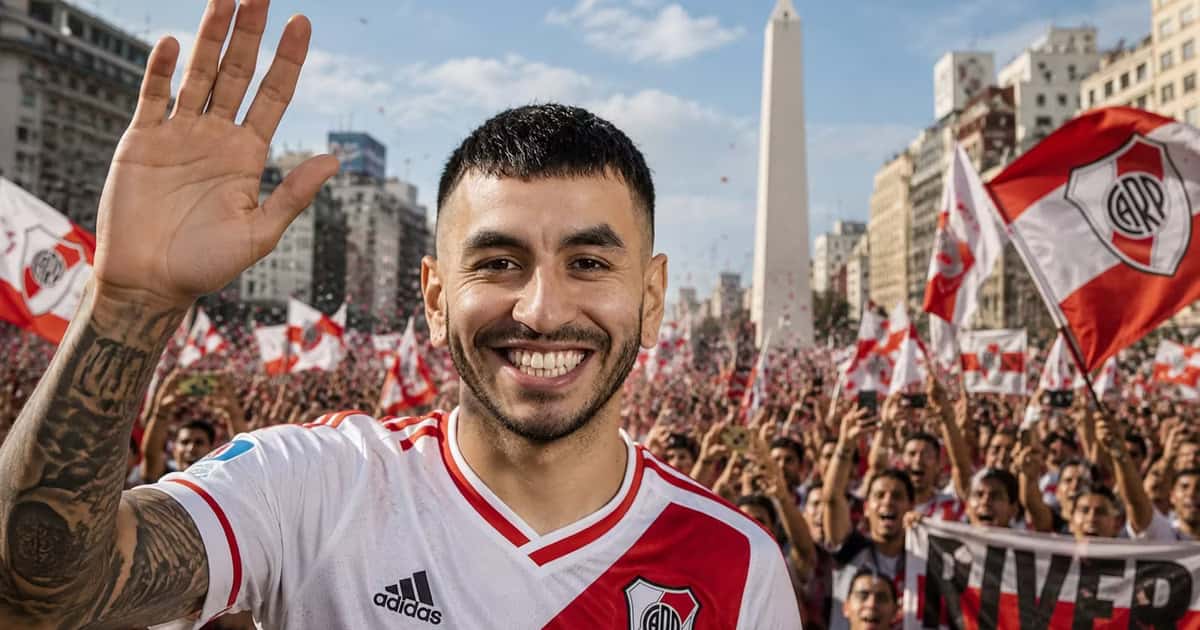 Ángel Correa apareció en Buenos Aires para realizar los exámenes médicos y firmar con River Plate.