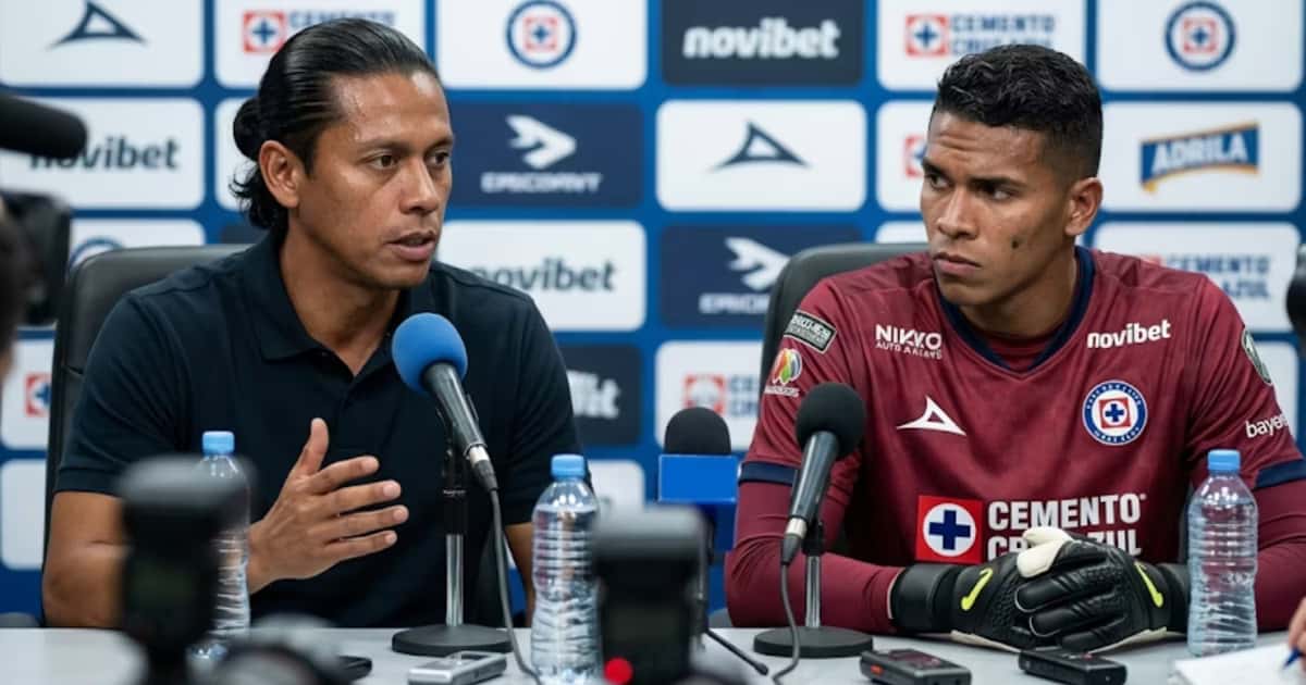 Joel Huiqui hablando en Rueda de Prensa junto a Kevin Mier