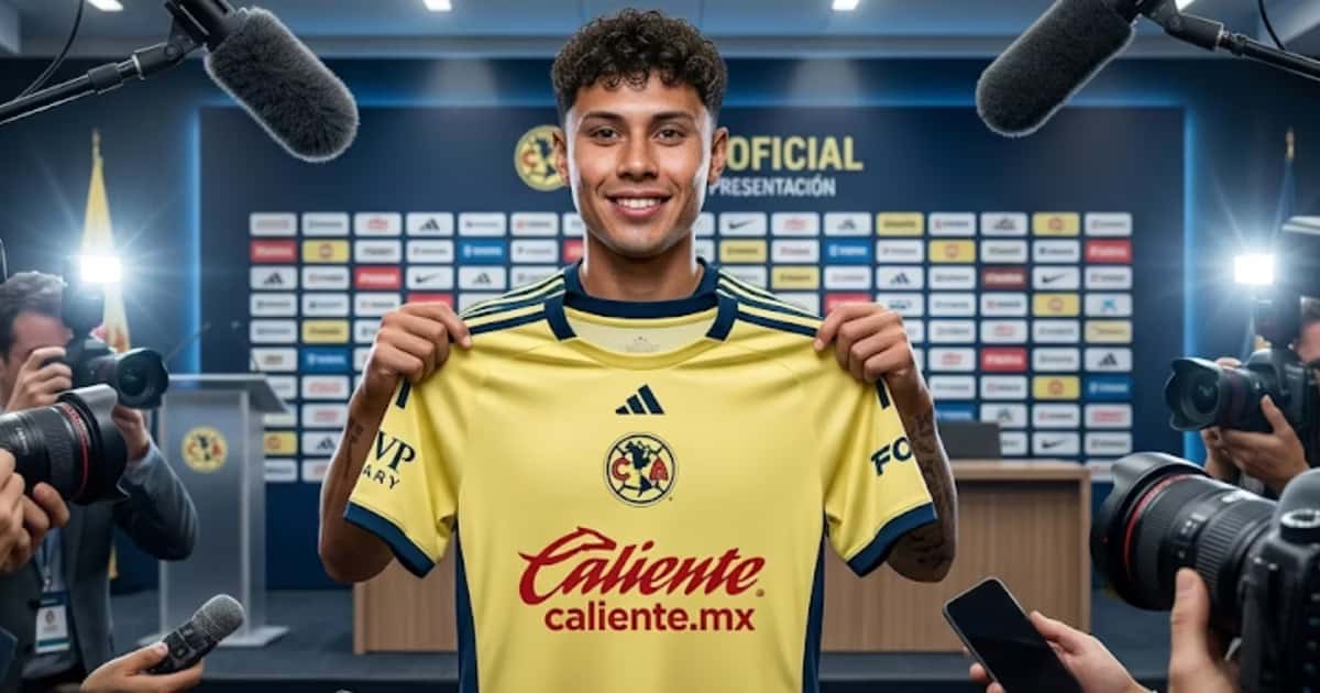 Edwin Cerrillo en una rueda de prensa con la camiseta de Club América