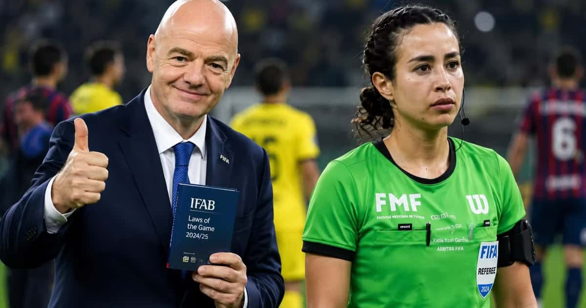 Katia Itzel García anuló una tarjeta roja contra Rodolfo Cota después de revisar la acción en el VAR.