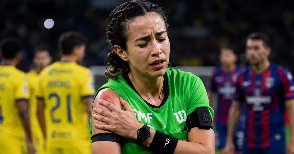 Katia Itzel García comenzó a toser por el humo de la pirotecnia antes del Atlante contra América.