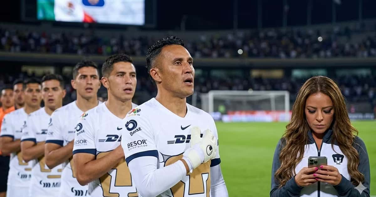 Andrea Salas, esposa de Keylor Navas, apareció en CU entonando el himno de la UNAM
