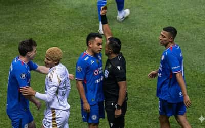 ¿Le meten mano a Cruz Azul? Lo que hizo el árbitro Iván Barton para favorecer a LAFC