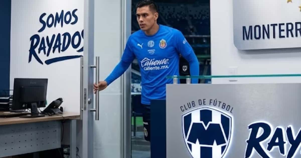 Raú Rangel entrando a Rayados