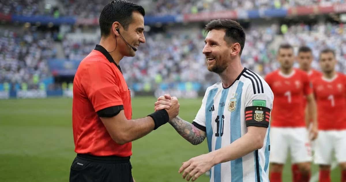 Breel Embolo fue expulsado por simular una falta y Argentina terminó jugando con un hombre más.