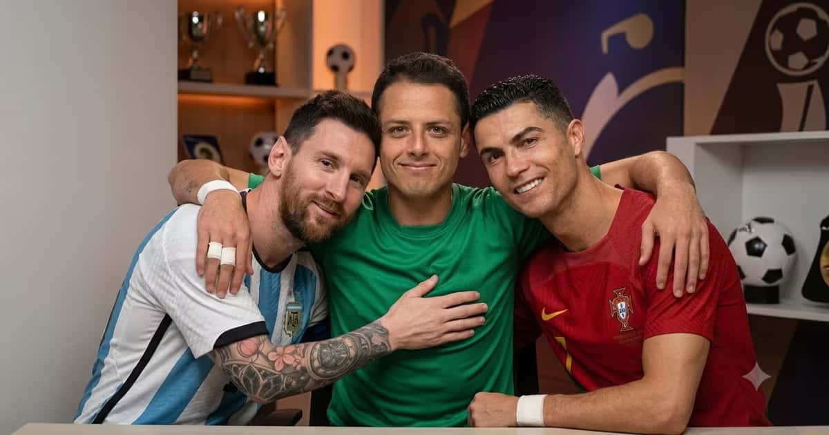 Chicharito Hernández comparó a Lionel Messi con Superman y a Cristiano Ronaldo con Batman al explicar qué historia lo inspira más.