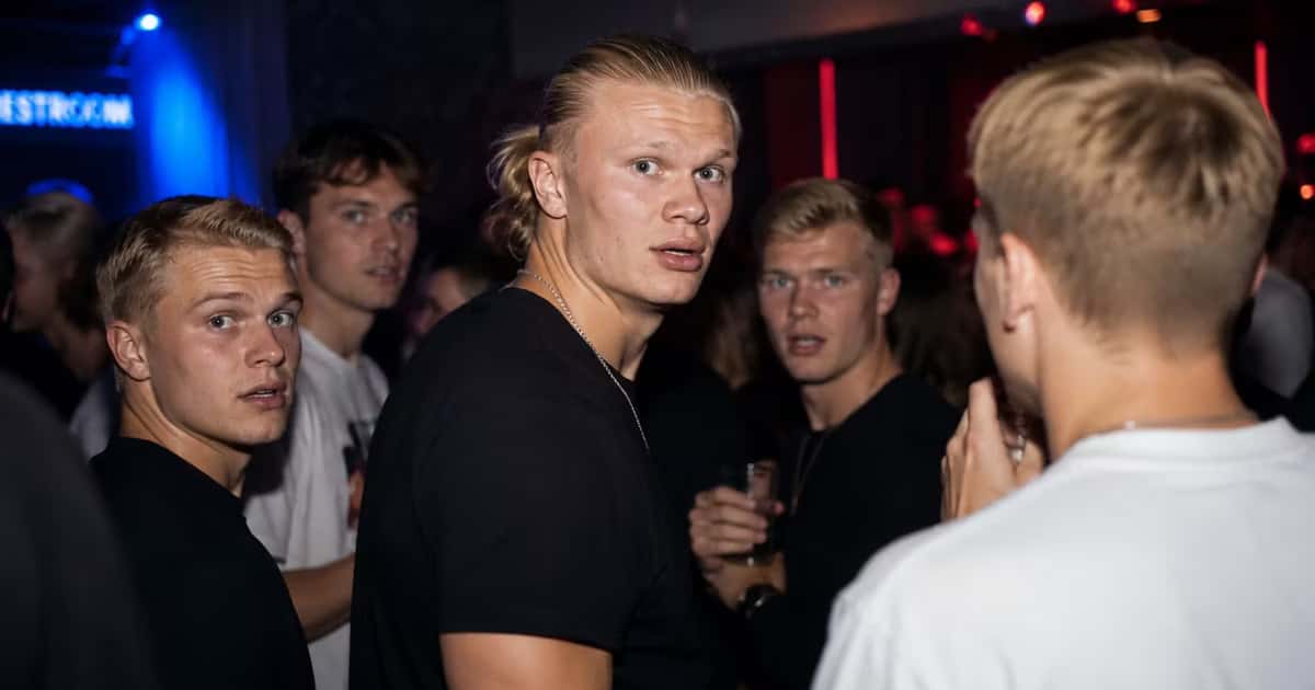 Erling Haaland apareció bailando junto a otros jugadores después de la eliminación de Noruega en el Mundial.