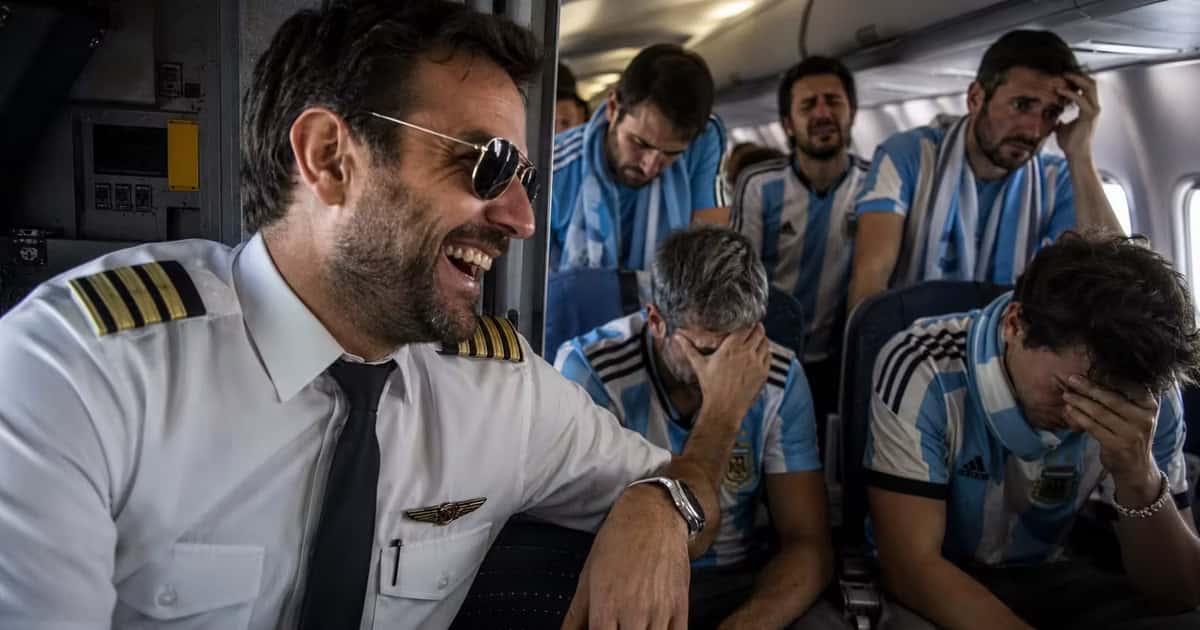 Los pasajeros argentinos celebraron dentro del avión después del anuncio falso realizado por el piloto español.