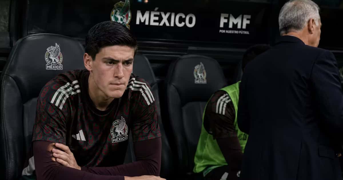 Armando González Alba vuelve a ser suplente con México mientras Aguirre apuesta por Guillermo Martínez y Raúl Jiménez.