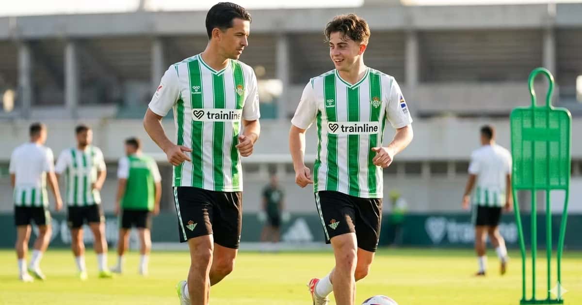 Brian Gutiérrez y Álvaro Fidalgo pueden ser compañeros en Betis