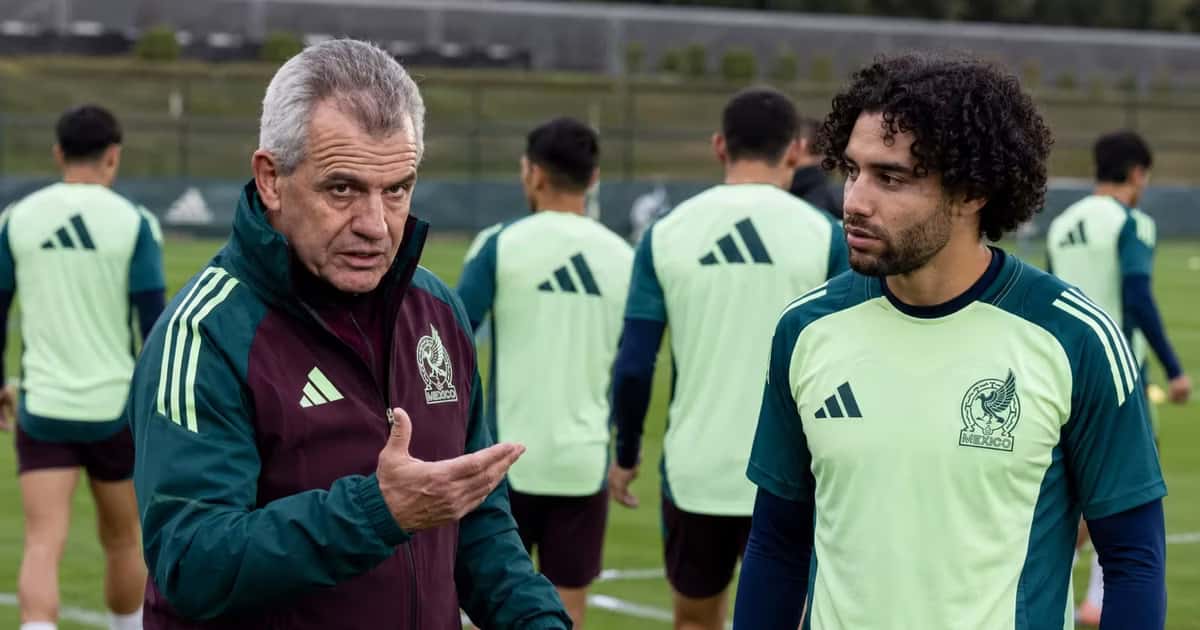 Javier Aguirre probó variantes por las bandas ante la posible baja de Roberto Alvarado contra Inglaterra.