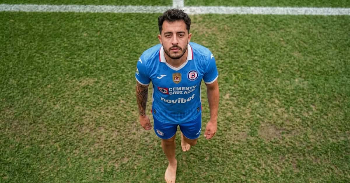 Alan Mozo caminó descalzo por el césped antes de debutar con Cruz Azul y después dejó buenas sensaciones ante Santos Laguna.