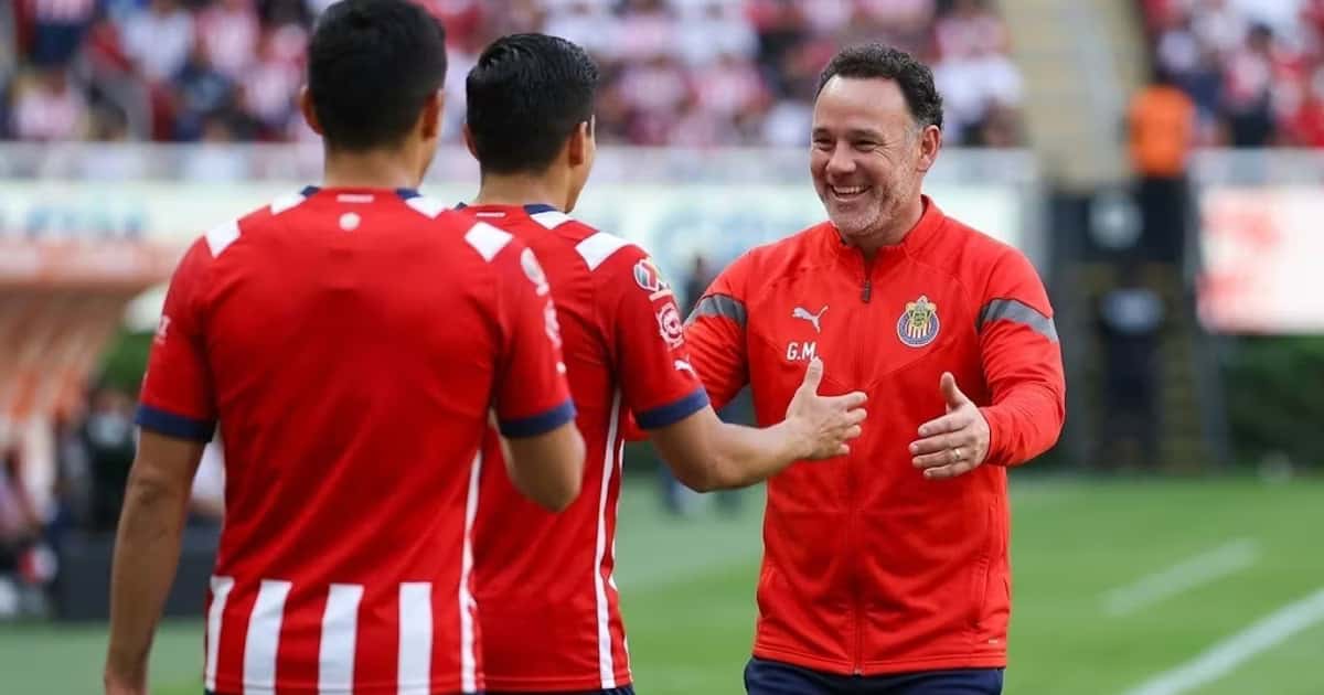 Chivas debe elegir entre la juventud de Alí Ávila y la experiencia de Brandon Vázquez para cubrir el hueco que dejó Armando González.