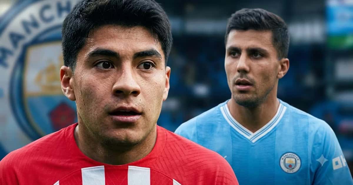 Obed Vargas con la camiseta del Atlético de MAdrid y atrás de él Rodri