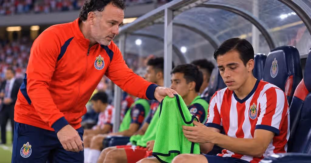 Gabriel Milito deja en evidencia que Hugo Camberos no será titular con Chivas