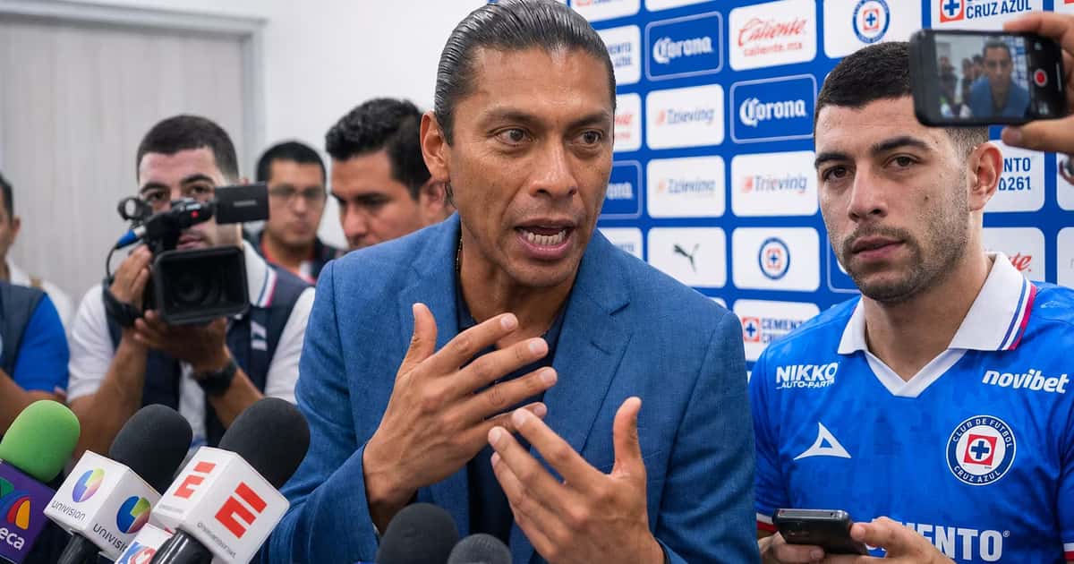 Joel Huiqui confirmó que Erik Lira no jugó ante Atlas mientras Cruz Azul negocia su posible salida al futbol europeo.