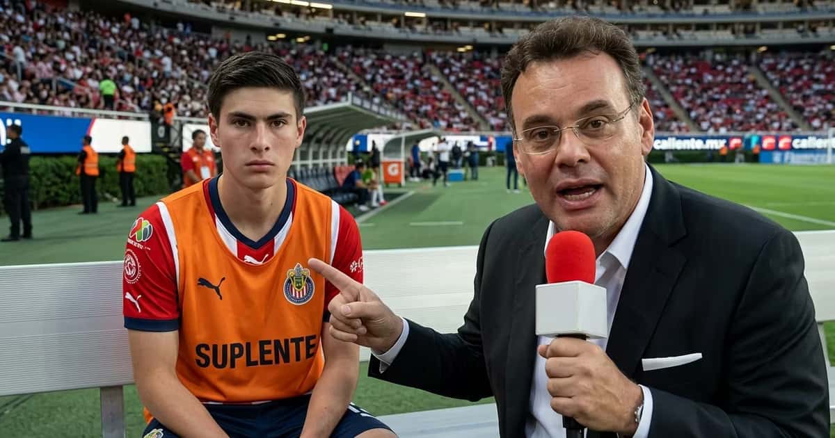 Según David Faitelson, Armando "Hormiga" González fue enviado a la banca ante Santos Laguna por una decisión deportiva de Gabriel Milito, quien considera que el delantero no está completamente conectado con Chivas, en medio de su mala racha y el interés del Olympiacos.