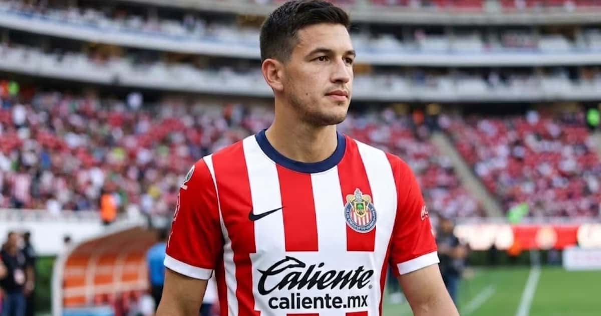César Montes es una opción para Chivas