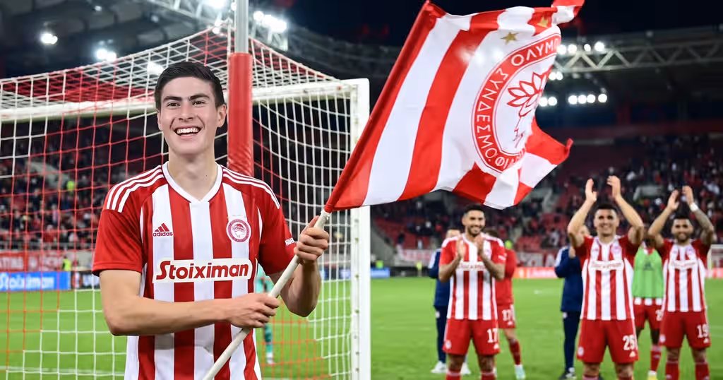 Hormiga González ya tiene cántico propio en Olympiacos y conquista a la afición griega