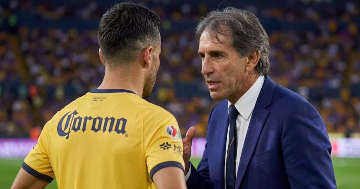 Almada reprendió a Espinoza por una desconcentración defensiva pese al triunfo de América, dejando clara su exigencia incluso con el partido controlado.