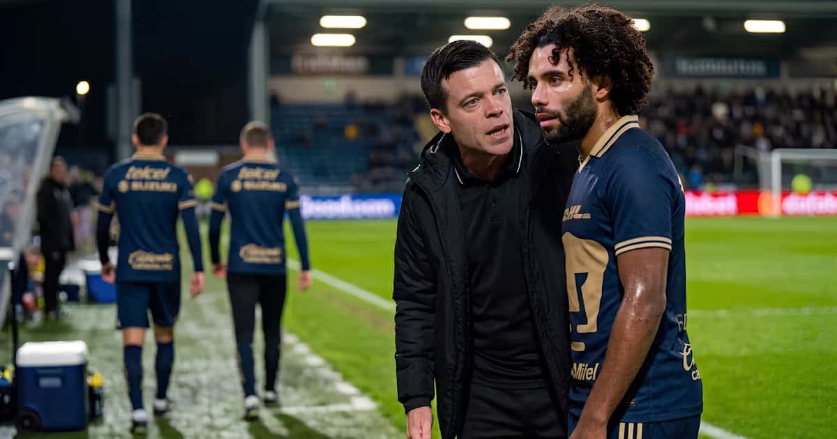 El regreso de Chino Huerta a Pumas pondría a Uriel Antuna en riesgo de perder la titularidad ante la falta de espacio en el ataque.
