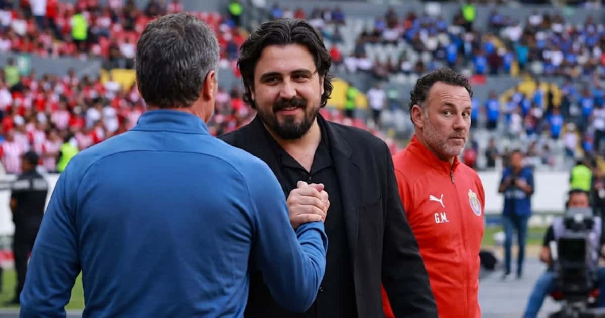 Chivas analiza a Siboldi como posible reemplazo de Milito, aunque cambiar de técnico implicaría un fuerte costo económico.