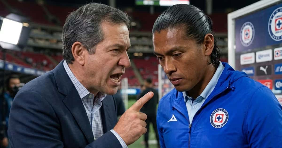 Carlos Hermosillo defendió a Joel Huiqui, mientras Javier Alarcón cuestionó sus decisiones y pidió recuperar las bases del Cruz Azul campeón.
