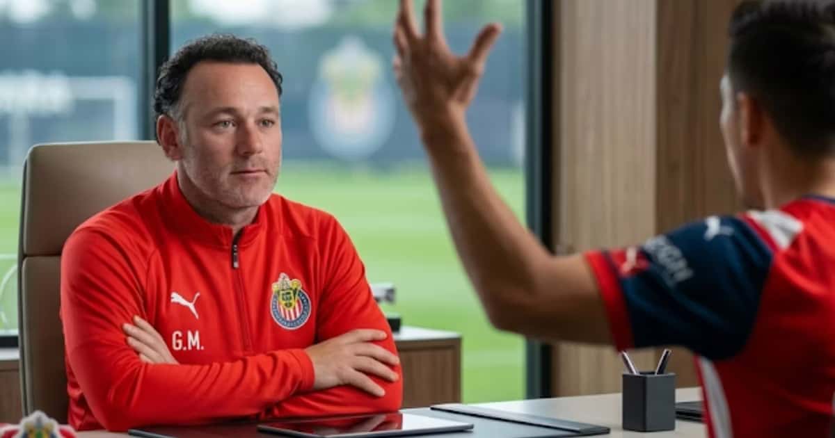 Gabriel Milito en un escritorio y enfrente suyo un jugador enojado