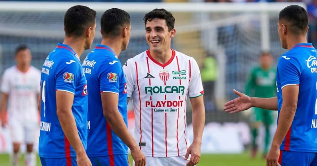 Lorenzo Faravelli se reencontró con Cruz Azul y no saludó a todos sus excompañeros