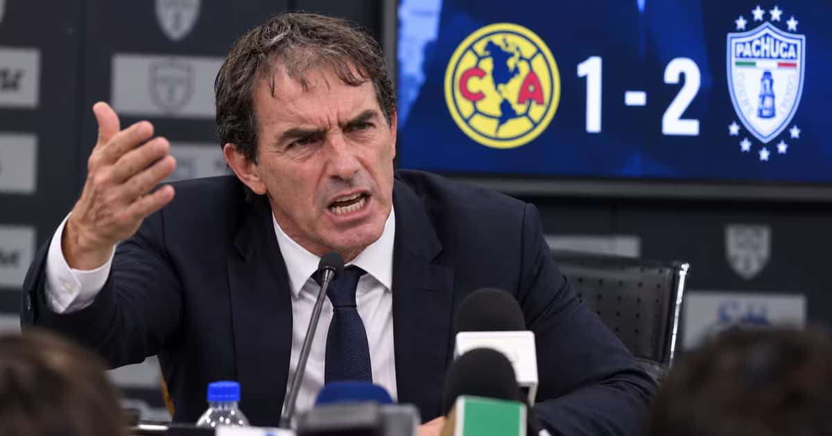 Guillermo Almada y la rueda de prensa