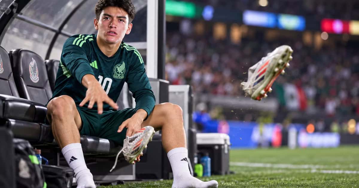 Gilberto Mora triste por su lesión