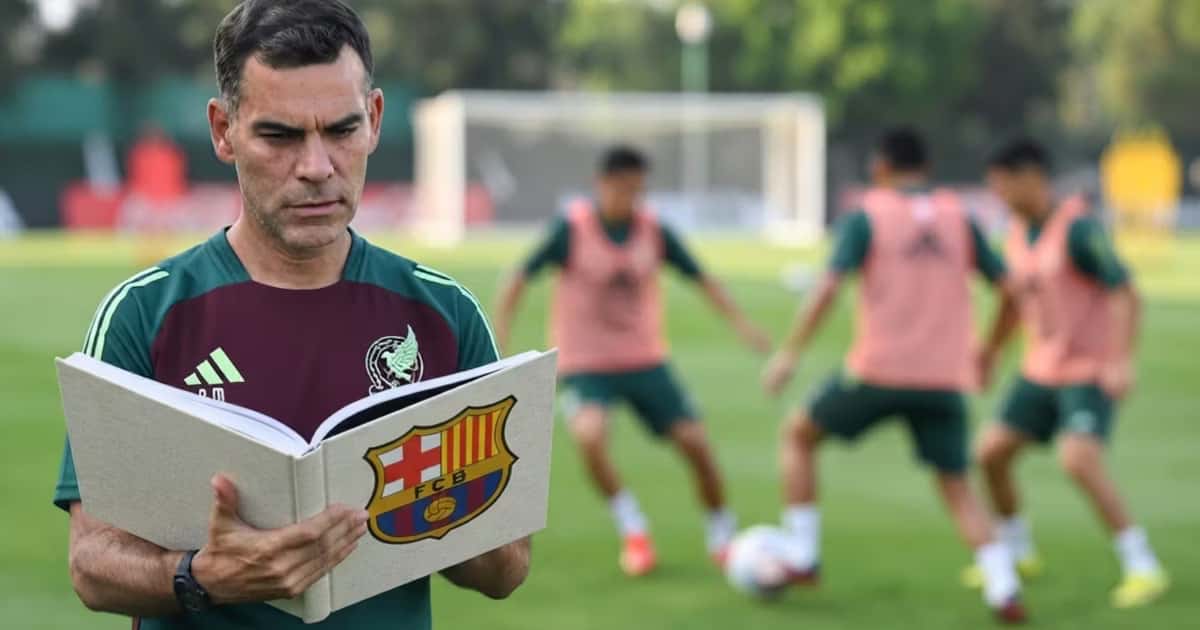 Rafa Márquez implementando su idea de juego