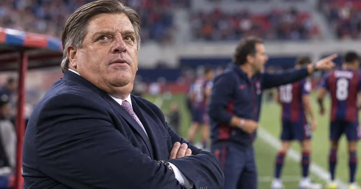 Miguel Herrera y su reemplazo