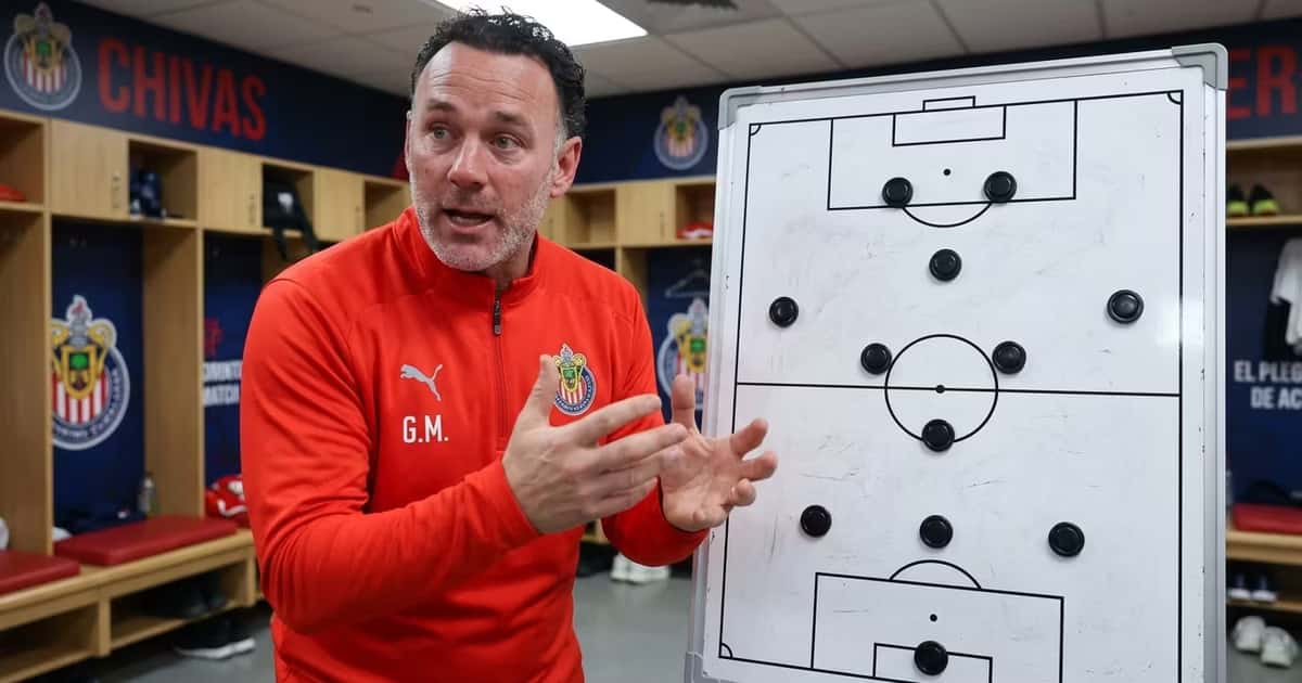 Gabriel Milito mandó al banco a Fernando "Oso" González ante Santos Laguna y apostó por Omar Govea y Hugo Camberos para cambiarle la cara al mediocampo de Chivas.