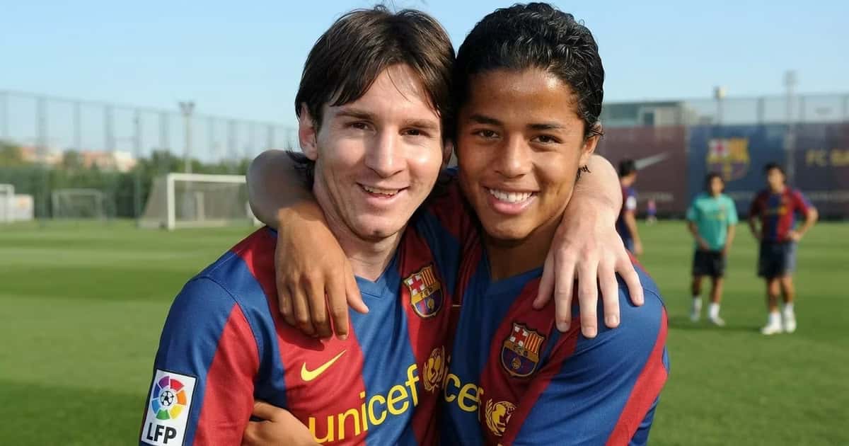 Giovani dos Santos y Lionel Messi aparecen juntos en una fotografía de 2007, cuando ambos formaban parte de una generación repleta de talento en Barcelona.