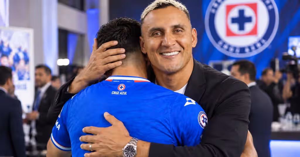 Keylor Navas aparece junto a un ídolo de Cruz Azul en medio de las dudas sobre su futuro en Pumas