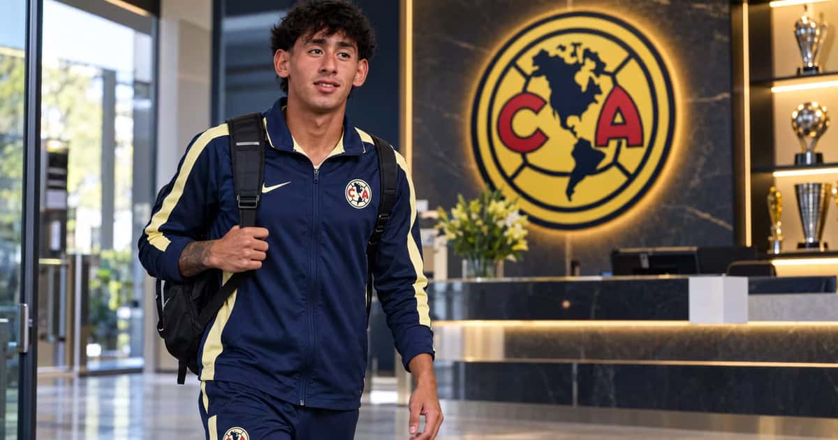 Santiago Sandoval llegando al América